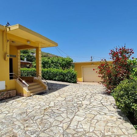 Village Home Next To The Sea Sarandë 外观 照片