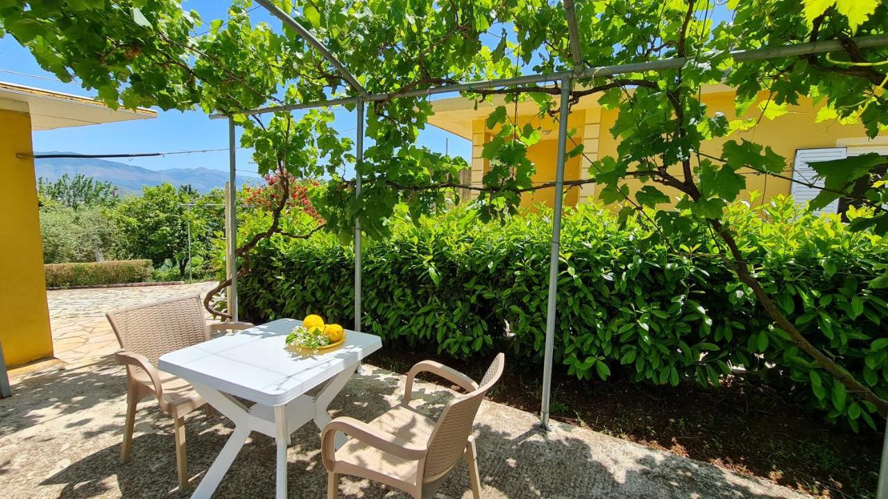 Village Home Next To The Sea Sarandë 外观 照片