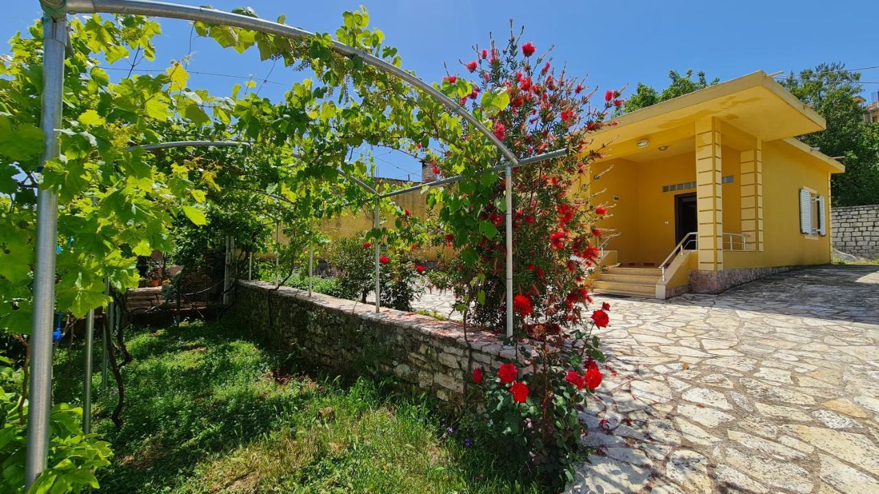 Village Home Next To The Sea Sarandë 外观 照片
